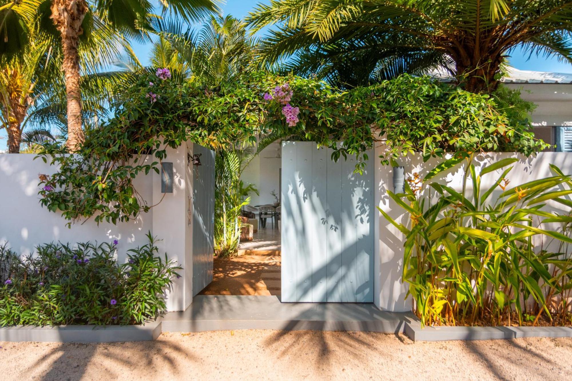 Le Mandala Moris Hotel Grand Baie Bagian luar foto